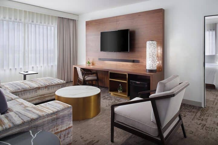 Room 10 of 103